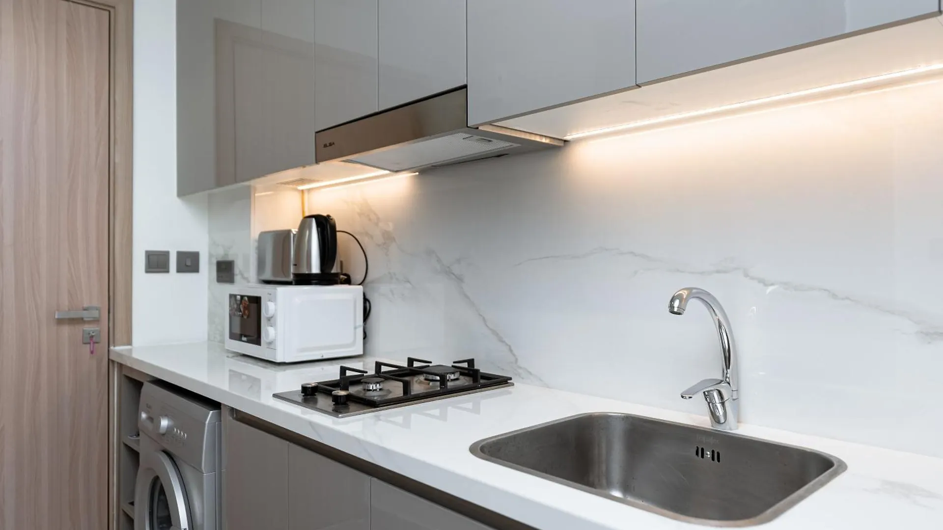 Charming Furnished Studio In Meydan, Dubai By Bhavan Vacation Homes