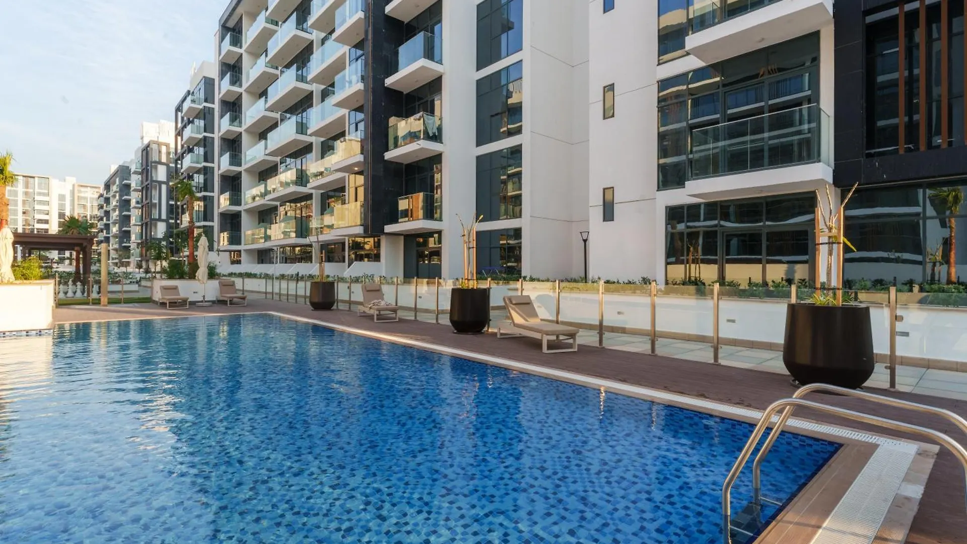 Charming Furnished Studio In Meydan, Dubai By Bhavan Vacation Homes Apartmán